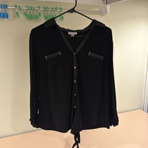 Roz & Ali medium black top with gold buttons